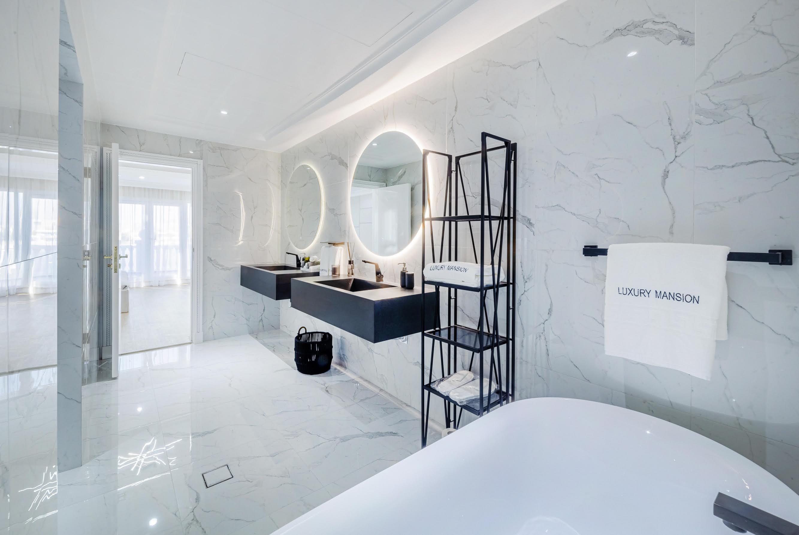 6 Bedroom Villa at the Palm Jumeirah full screen image